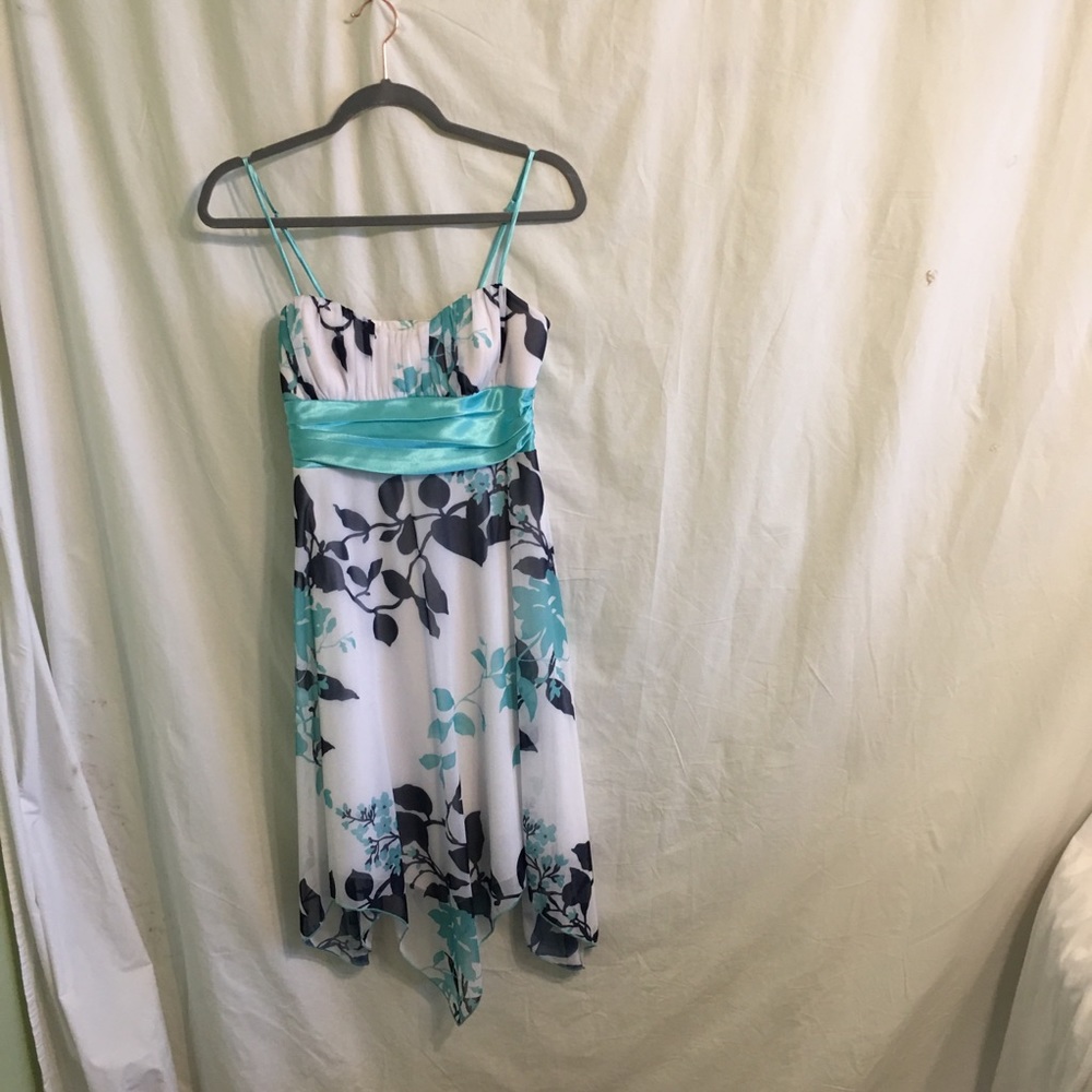 Dress - Picture 2 of 6